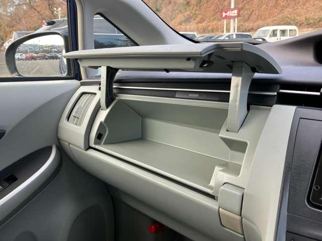 プリウス Ｇ　クルーズコントロール！純正ナビ／フルセグＴＶ／バックカメラ！ＥＴＣ！スマートキー！禁煙車！（46枚目）