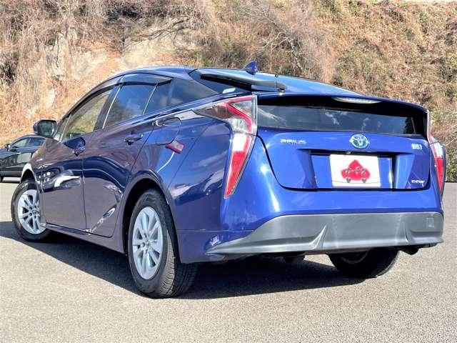 プリウス １．８Ｓツーリングセレクション　Ｅ－Ｆｏｕｒ　４ＷＤ　５名　トヨタセーフティセンスＰ！社外ナビ／フルセグＴＶ／バックカメラ！オートライト！ＥＴＣ！スマートキー！合皮シート！（7枚目）