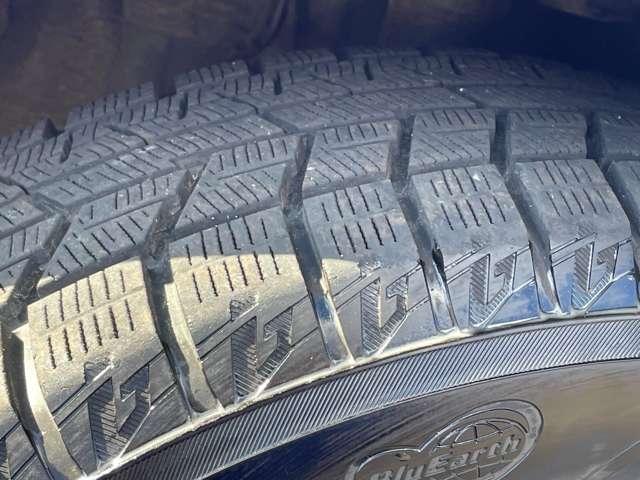 プリウス １．８Ｓツーリングセレクション　Ｅ－Ｆｏｕｒ　４ＷＤ　５名　トヨタセーフティセンスＰ！社外ナビ／フルセグＴＶ／バックカメラ！オートライト！ＥＴＣ！スマートキー！合皮シート！（15枚目）