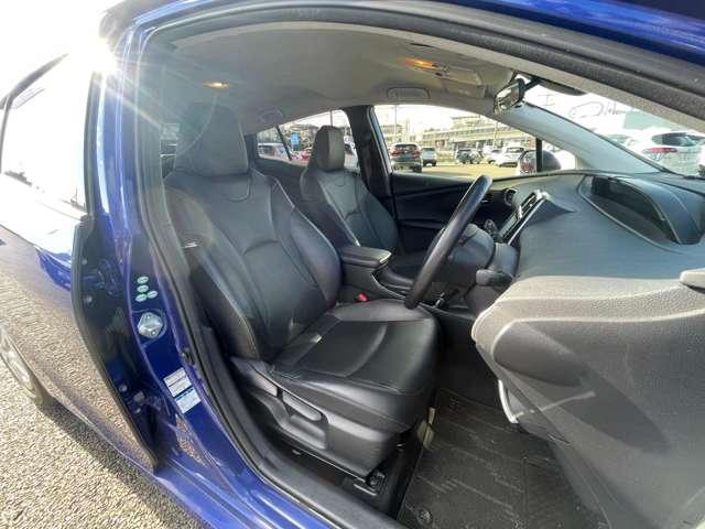 プリウス １．８Ｓツーリングセレクション　Ｅ－Ｆｏｕｒ　４ＷＤ　５名　トヨタセーフティセンスＰ！社外ナビ／フルセグＴＶ／バックカメラ！オートライト！ＥＴＣ！スマートキー！合皮シート！（20枚目）