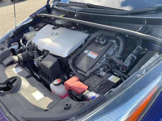 プリウス １．８Ｓツーリングセレクション　Ｅ－Ｆｏｕｒ　４ＷＤ　５名　トヨタセーフティセンスＰ！社外ナビ／フルセグＴＶ／バックカメラ！オートライト！ＥＴＣ！スマートキー！合皮シート！（32枚目）