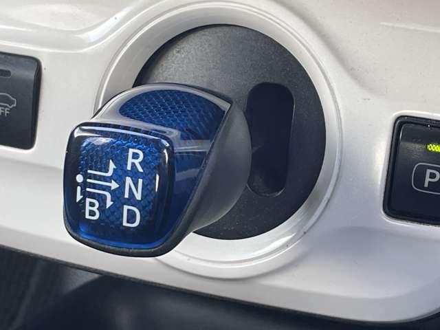 プリウス １．８Ｓツーリングセレクション　Ｅ－Ｆｏｕｒ　４ＷＤ　５名　トヨタセーフティセンスＰ！社外ナビ／フルセグＴＶ／バックカメラ！オートライト！ＥＴＣ！スマートキー！合皮シート！（56枚目）