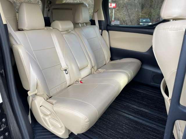 アルファード ２．５Ｘ　プリクラッシュセーフティシステム／レーダークルコン！純正ナビ＆フルセグＴＶ＆ＢＴ＆バックカメラ！フリップダウンモニター！両側パワースライドドア！ＬＥＤヘッドライト！オートライト！純正アルミ！禁煙車！（13枚目）