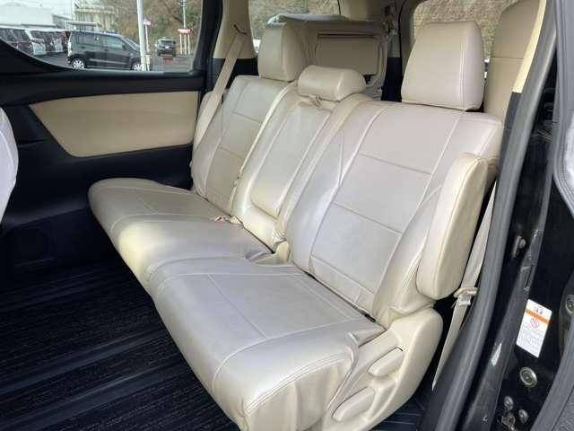 アルファード ２．５Ｘ　プリクラッシュセーフティシステム／レーダークルコン！純正ナビ＆フルセグＴＶ＆ＢＴ＆バックカメラ！フリップダウンモニター！両側パワースライドドア！ＬＥＤヘッドライト！オートライト！純正アルミ！禁煙車！（17枚目）