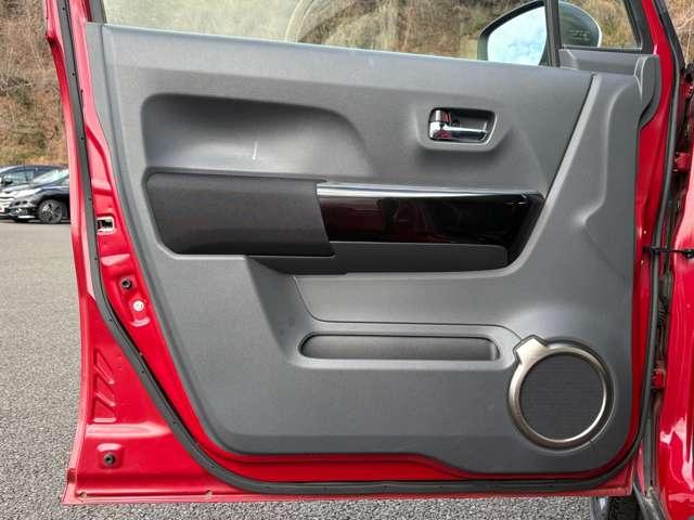 ハスラー JスタイルIIターボ ホワイトルーフ!アイドリングストップ!デュアルカメラブレーキサポート!純正ナビ&フルセグTV&DVD&BT!全方位モニター!HIDヘッドライト!オートライト!純正アルミ!シートヒーター!禁煙車!(30枚目)