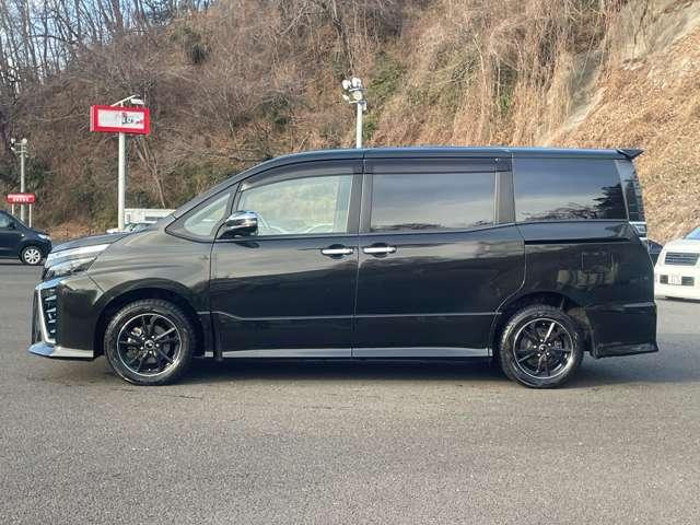 ヴォクシー ハイブリッドＺＳ　煌ＩＩ　後期型！禁煙車！両側パワースライドドア！純正ナビ！フルセグ！バックカメラ！スマートキー！ＥＴＣ！Ｂｌｕｅｔｏｏｔｈ！クルーズコントロール！セーフティセンス！オートマチックハイビーム！シートヒーター！（5枚目）