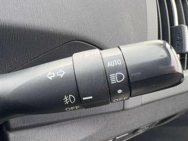 �u�I�[�g���C�g�v�@�Â��Ȃ�Ǝ����Ń��C�g���_�����A���S�^�]���菕���I