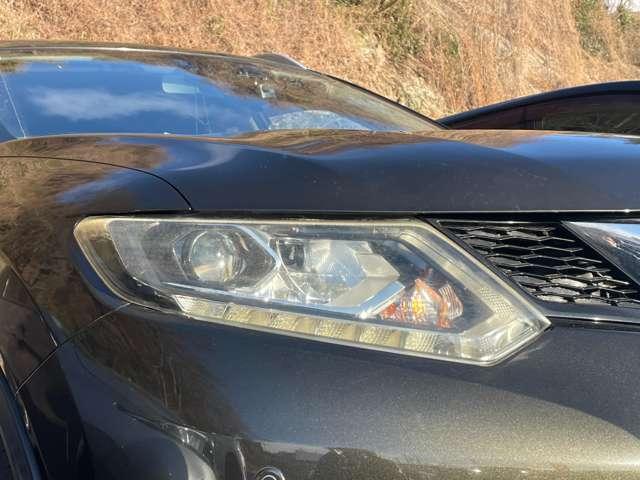 エクストレイル ２．０　２０Ｘ　ＥブレーキＰＫＧ　２列　４ＷＤ　５名　エマージェンシーブレーキ！アラウンドビューモニター／パーキングアシスト！ルーフレール！後側方車両検知警報！車線逸脱警報！純正ナビ／フルセグＴＶ！前席シートヒーター！ヒルスタートアシ（20枚目）