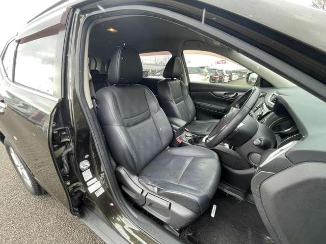 エクストレイル ２．０　２０Ｘ　ＥブレーキＰＫＧ　２列　４ＷＤ　５名　エマージェンシーブレーキ！アラウンドビューモニター／パーキングアシスト！ルーフレール！後側方車両検知警報！車線逸脱警報！純正ナビ／フルセグＴＶ！前席シートヒーター！ヒルスタートアシ（21枚目）