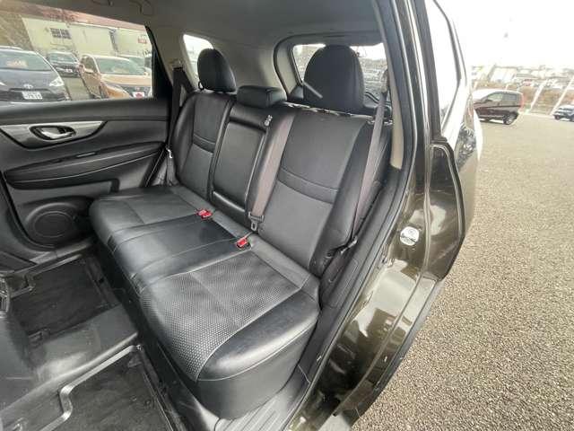 エクストレイル ２．０　２０Ｘ　ＥブレーキＰＫＧ　２列　４ＷＤ　５名　エマージェンシーブレーキ！アラウンドビューモニター／パーキングアシスト！ルーフレール！後側方車両検知警報！車線逸脱警報！純正ナビ／フルセグＴＶ！前席シートヒーター！ヒルスタートアシ（24枚目）