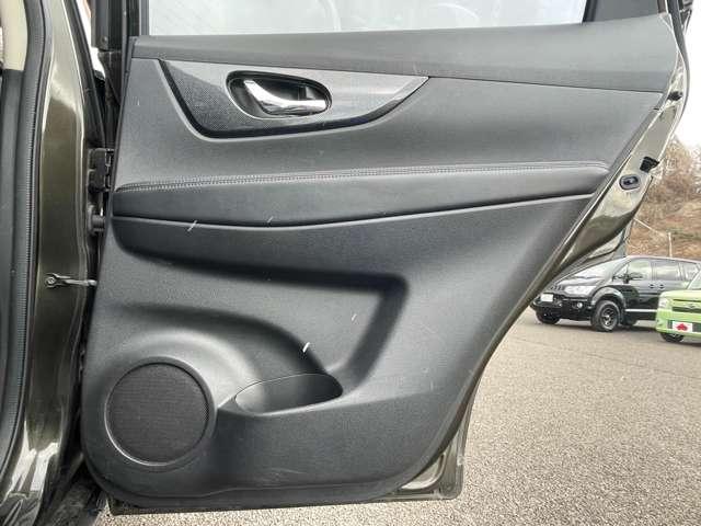 エクストレイル ２．０　２０Ｘ　ＥブレーキＰＫＧ　２列　４ＷＤ　５名　エマージェンシーブレーキ！アラウンドビューモニター／パーキングアシスト！ルーフレール！後側方車両検知警報！車線逸脱警報！純正ナビ／フルセグＴＶ！前席シートヒーター！ヒルスタートアシ（28枚目）