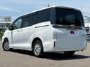 ヴォクシー １．８ハイブリッド　７名　禁煙車！衝突被害軽減ブレーキ！クルーズコントロール！後席モニター！両側パワースライドドア！メモリーナビ！バックカメラ！Ｂｌｕｅｔｏｏｔｈ対応！フルセグＴＶ！ＥＴＣ２．０！オートライト！シートヒーター！（4枚目）