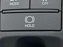 「オートブレーキホールド」　信号などでの停車中にブレーキから足を離してもブレーキがかかり続けます！