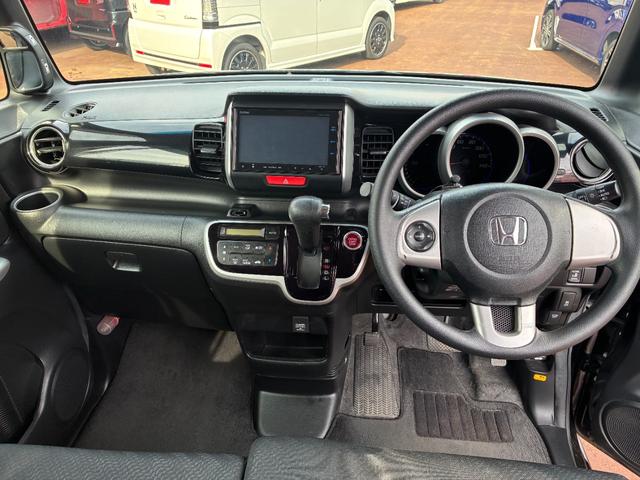 代車完備しておりますので、無料で貸し出し致します。（空車次第）