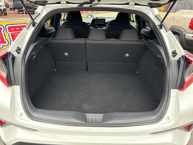 Ｃ－ＨＲ Ｓ－Ｔ　ＬＥＤエディション　４ＷＤ　オートクルーズコントロール　レーンアシスト　衝突被害軽減システム　オートマチックハイビーム　ＬＥＤヘッドランプ　アルミホイール　スマートキー　電動格納ミラー　ＣＶＴ　盗難防止システム（5枚目）