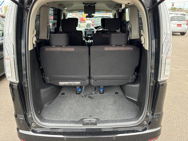 セレナ 　クリアランスソナー　オートクルーズコントロール　レーンアシスト　衝突被害軽減システム　両側電動スライドドア　スマートキー　電動格納ミラー　後席モニター　３列シート　ＣＶＴ　アルミホイール　ＥＳＣ（7枚目）