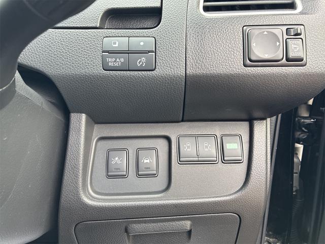 セレナ 　クリアランスソナー　オートクルーズコントロール　レーンアシスト　衝突被害軽減システム　両側電動スライドドア　スマートキー　電動格納ミラー　後席モニター　３列シート　ＣＶＴ　アルミホイール　ＥＳＣ（17枚目）