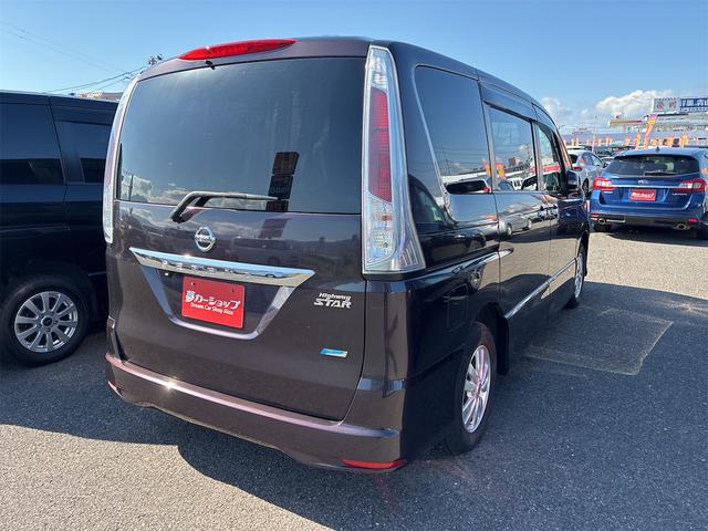 セレナ ハイウェイスター 4WD ETC オートクルーズコントロール 両側電動スライドドア スマートキー アイドリングストップ 電動格納ミラー 3列シート CVT アルミホイール 盗難防止システム 衝突安全ボディ ABS(5枚目)