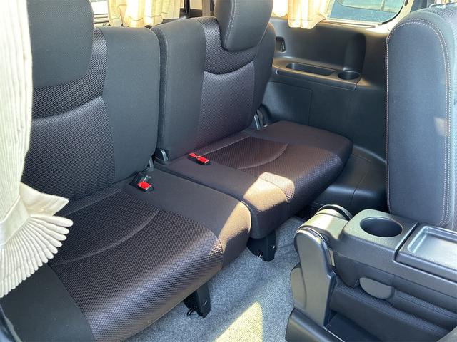 セレナ ハイウェイスター 4WD ETC オートクルーズコントロール 両側電動スライドドア スマートキー アイドリングストップ 電動格納ミラー 3列シート CVT アルミホイール 盗難防止システム 衝突安全ボディ ABS(9枚目)