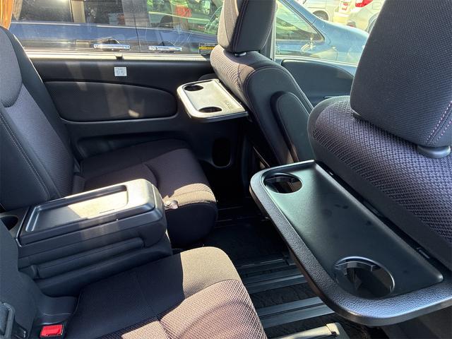 セレナ ハイウェイスター 4WD ETC オートクルーズコントロール 両側電動スライドドア スマートキー アイドリングストップ 電動格納ミラー 3列シート CVT アルミホイール 盗難防止システム 衝突安全ボディ ABS(10枚目)