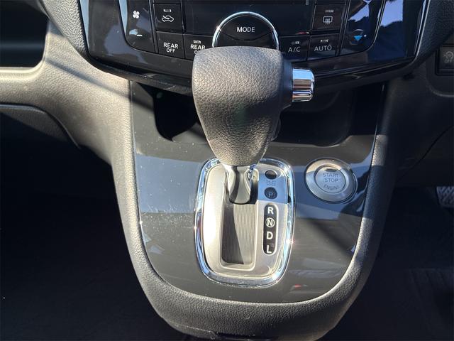 セレナ ハイウェイスター 4WD ETC オートクルーズコントロール 両側電動スライドドア スマートキー アイドリングストップ 電動格納ミラー 3列シート CVT アルミホイール 盗難防止システム 衝突安全ボディ ABS(15枚目)