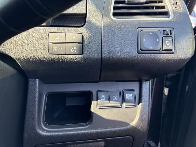 セレナ ハイウェイスター 4WD ETC オートクルーズコントロール 両側電動スライドドア スマートキー アイドリングストップ 電動格納ミラー 3列シート CVT アルミホイール 盗難防止システム 衝突安全ボディ ABS(17枚目)