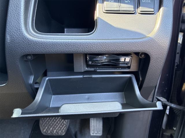 セレナ ハイウェイスター 4WD ETC オートクルーズコントロール 両側電動スライドドア スマートキー アイドリングストップ 電動格納ミラー 3列シート CVT アルミホイール 盗難防止システム 衝突安全ボディ ABS(18枚目)