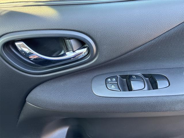 セレナ ハイウェイスター 4WD ETC オートクルーズコントロール 両側電動スライドドア スマートキー アイドリングストップ 電動格納ミラー 3列シート CVT アルミホイール 盗難防止システム 衝突安全ボディ ABS(19枚目)