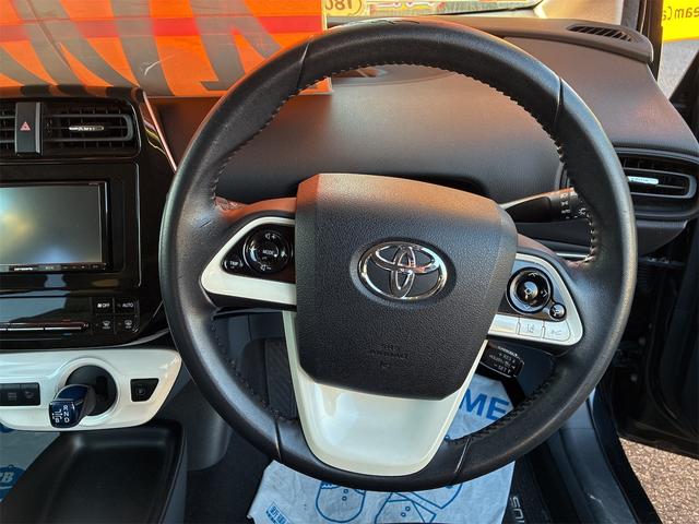 プリウス Ｓ　４ＷＤ　ＥＴＣ　レーンアシスト　オートクルーズコントロール　バックカメラ　アルミホイール　オートマチックハイビーム　オートライト　ＬＥＤヘッドランプ　ＣＶＴ　スマートキー　アイドリングストップ（9枚目）