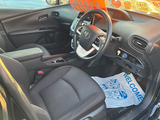 プリウス Ｓ　４ＷＤ　ＥＴＣ　レーンアシスト　オートクルーズコントロール　バックカメラ　アルミホイール　オートマチックハイビーム　オートライト　ＬＥＤヘッドランプ　ＣＶＴ　スマートキー　アイドリングストップ（10枚目）