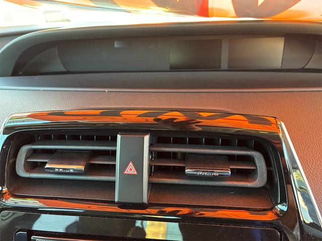プリウス Ｓ　４ＷＤ　ＥＴＣ　レーンアシスト　オートクルーズコントロール　バックカメラ　アルミホイール　オートマチックハイビーム　オートライト　ＬＥＤヘッドランプ　ＣＶＴ　スマートキー　アイドリングストップ（11枚目）