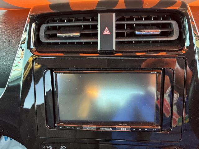 プリウス Ｓ　４ＷＤ　ＥＴＣ　レーンアシスト　オートクルーズコントロール　バックカメラ　アルミホイール　オートマチックハイビーム　オートライト　ＬＥＤヘッドランプ　ＣＶＴ　スマートキー　アイドリングストップ（12枚目）