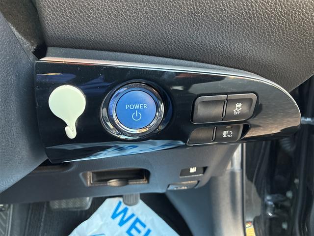 プリウス Ｓ　４ＷＤ　ＥＴＣ　レーンアシスト　オートクルーズコントロール　バックカメラ　アルミホイール　オートマチックハイビーム　オートライト　ＬＥＤヘッドランプ　ＣＶＴ　スマートキー　アイドリングストップ（14枚目）