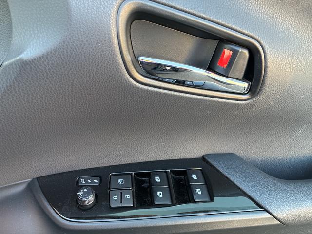 プリウス Ｓ　４ＷＤ　ＥＴＣ　レーンアシスト　オートクルーズコントロール　バックカメラ　アルミホイール　オートマチックハイビーム　オートライト　ＬＥＤヘッドランプ　ＣＶＴ　スマートキー　アイドリングストップ（16枚目）