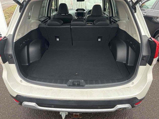 ���ÎԂ̂ق��A�V�Ԃ̔̔����s���Ă���܂��B�ڍׂ̓X�^�b�t�܂ŁI�펞�A�݌ɂ͂T�O��I�[�o�[�I�@���C�ɓ���̎Ԃɉ�邩���I�H