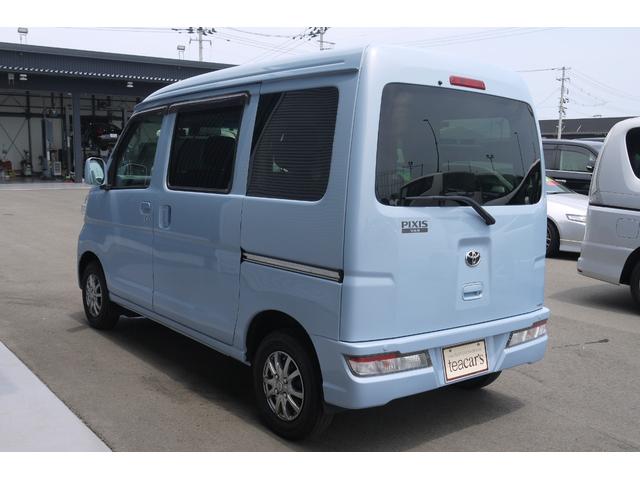 ピクシスバン クルーズ　ＳＡＩＩＩ　４ＷＤ　後期モデル　ハイルーフ　衝突軽減ブレーキ　車線逸脱警報　リアコーナーセンサー　オートハイビーム　リアヒーター　パワーウインドウ　キーレス　両側スライド　ＣＤ　ＡＭ／ＦＭ　アイドリングストップ（9枚目）