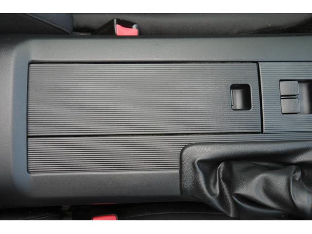 ロードスター ＲＳ　６ＭＴ　幌新品張替え済　新品夏タイヤ　ＨＫＳマフラー　スマートキー　純正キセノンヘッドライト　社外ＨＤＤナビ　フルセグ　Ｂｌｕｅｔｏｏｔｈハンズフリー　ＭＯＭＯステアリング　１７インチアルミホイール（26枚目）