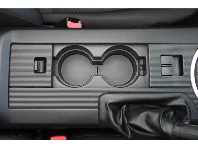 ロードスター ＲＳ　６ＭＴ　幌新品張替え済　新品夏タイヤ　ＨＫＳマフラー　スマートキー　純正キセノンヘッドライト　社外ＨＤＤナビ　フルセグ　Ｂｌｕｅｔｏｏｔｈハンズフリー　ＭＯＭＯステアリング　１７インチアルミホイール（27枚目）