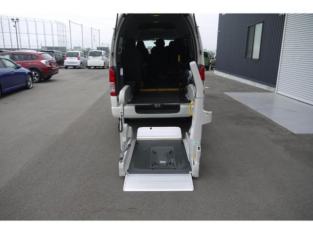 ハイエースバン ロングDX ウェルキャブ車いす仕様車全自動スライドリフト Bタイプ10人乗り 4WD 車イス電動固定2基 ディーゼルターボ 左スライドドア連動オートサイドステップ リヤクーラー リヤヒーター キーレス(16枚目)
