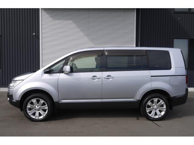 デリカＤ：５ Ｄ　パワーパッケージ　４ＷＤ　ディーゼルターボ　フリップダウンモニター　両側パワースライドドア　前席２脚シートヒーター　クルーズコントロール　パドルシフト　ステアリングスイッチ　純正９インチメモリーナビ　８人乗り　Ｂカメラ（6枚目）