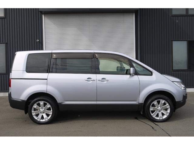 デリカＤ：５ Ｄ　パワーパッケージ　４ＷＤ　ディーゼルターボ　フリップダウンモニター　両側パワースライドドア　前席２脚シートヒーター　クルーズコントロール　パドルシフト　ステアリングスイッチ　純正９インチメモリーナビ　８人乗り　Ｂカメラ（7枚目）