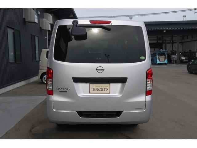 NV350キャラバンバン ロングDXターボ 4WD ディーゼルターボ 低床 リアヒーター プライバシーガラス 両側スライドドア Bluetooth対応純正メモリーナビ ハンズフリー バックカメラ キーレス 社外ブラックホイールキャップ(3枚目)