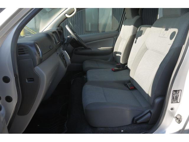 NV350キャラバンバン ロングDXターボ 4WD ディーゼルターボ 低床 リアヒーター プライバシーガラス 両側スライドドア Bluetooth対応純正メモリーナビ ハンズフリー バックカメラ キーレス 社外ブラックホイールキャップ(14枚目)