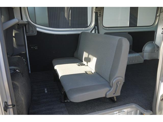 NV350キャラバンバン ロングDXターボ 4WD ディーゼルターボ 低床 リアヒーター プライバシーガラス 両側スライドドア Bluetooth対応純正メモリーナビ ハンズフリー バックカメラ キーレス 社外ブラックホイールキャップ(16枚目)
