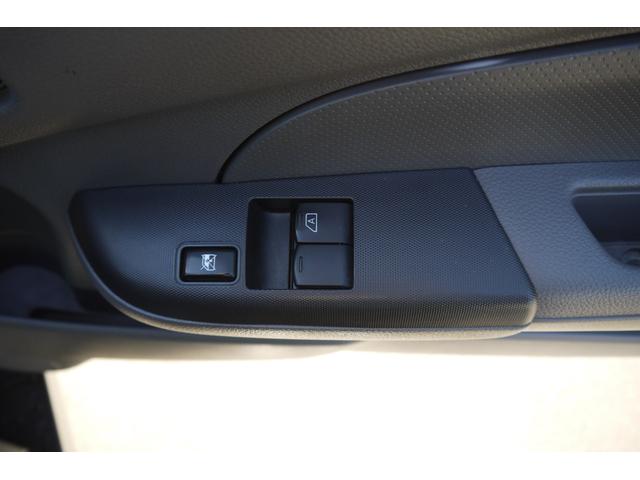 NV350キャラバンバン ロングDXターボ 4WD ディーゼルターボ 低床 リアヒーター プライバシーガラス 両側スライドドア Bluetooth対応純正メモリーナビ ハンズフリー バックカメラ キーレス 社外ブラックホイールキャップ(17枚目)