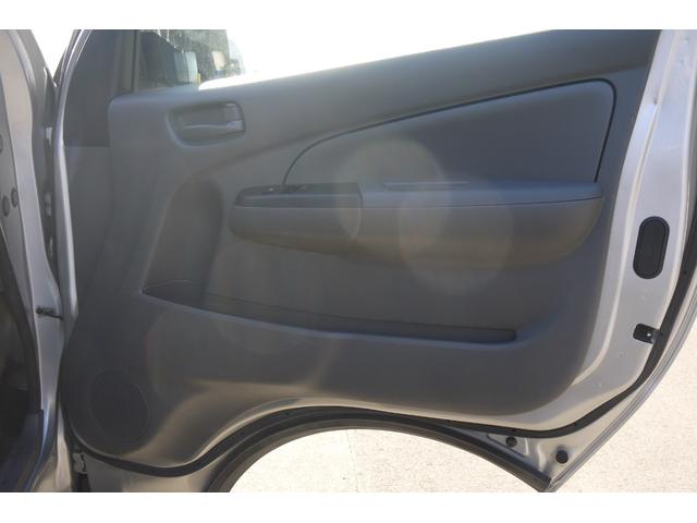 NV350キャラバンバン ロングDXターボ 4WD ディーゼルターボ 低床 リアヒーター プライバシーガラス 両側スライドドア Bluetooth対応純正メモリーナビ ハンズフリー バックカメラ キーレス 社外ブラックホイールキャップ(18枚目)