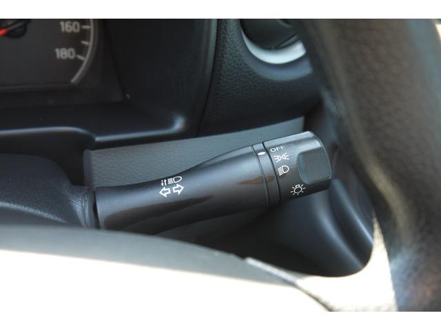 NV350キャラバンバン ロングDXターボ 4WD ディーゼルターボ 低床 リアヒーター プライバシーガラス 両側スライドドア Bluetooth対応純正メモリーナビ ハンズフリー バックカメラ キーレス 社外ブラックホイールキャップ(21枚目)