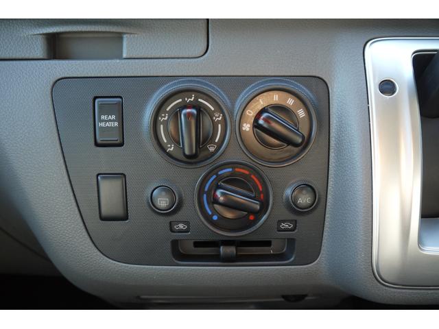 NV350キャラバンバン ロングDXターボ 4WD ディーゼルターボ 低床 リアヒーター プライバシーガラス 両側スライドドア Bluetooth対応純正メモリーナビ ハンズフリー バックカメラ キーレス 社外ブラックホイールキャップ(25枚目)