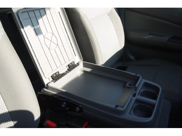 NV350キャラバンバン ロングDXターボ 4WD ディーゼルターボ 低床 リアヒーター プライバシーガラス 両側スライドドア Bluetooth対応純正メモリーナビ ハンズフリー バックカメラ キーレス 社外ブラックホイールキャップ(29枚目)