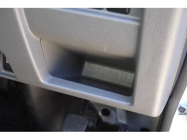 NV350キャラバンバン ロングDXターボ 4WD ディーゼルターボ 低床 リアヒーター プライバシーガラス 両側スライドドア Bluetooth対応純正メモリーナビ ハンズフリー バックカメラ キーレス 社外ブラックホイールキャップ(30枚目)